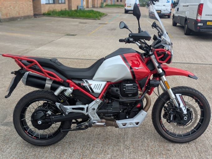 2025 Moto Guzzi V85 Tt