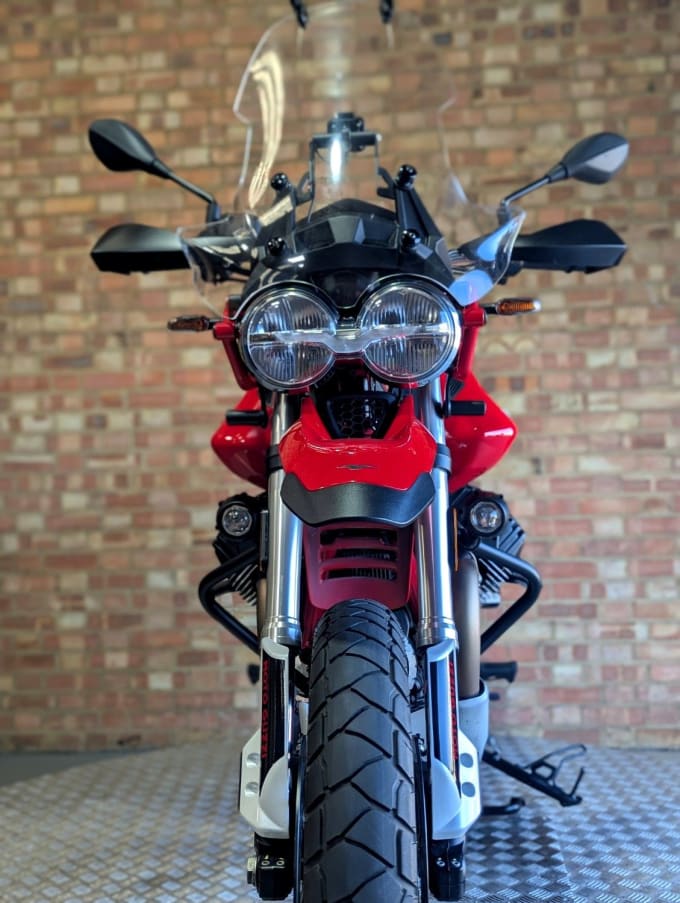 2025 Moto Guzzi V85 Tt