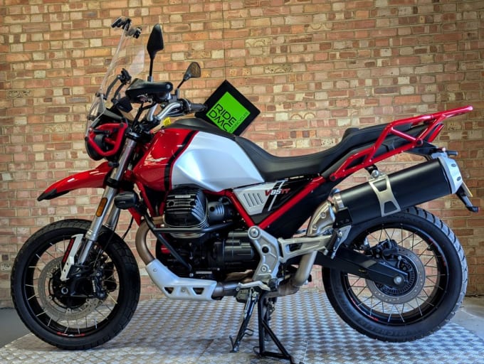 2025 Moto Guzzi V85 Tt