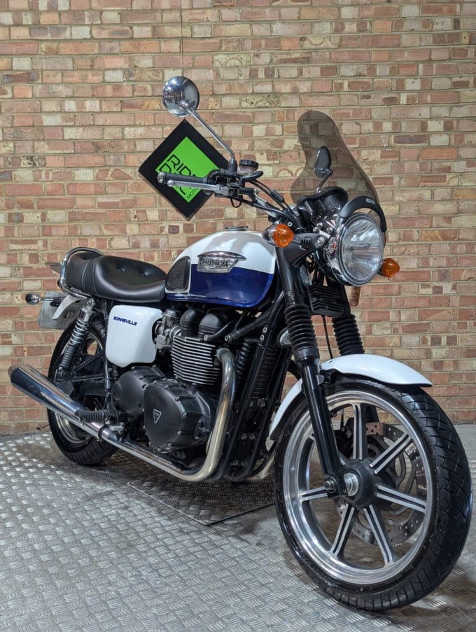 2025 Triumph Bonneville 865