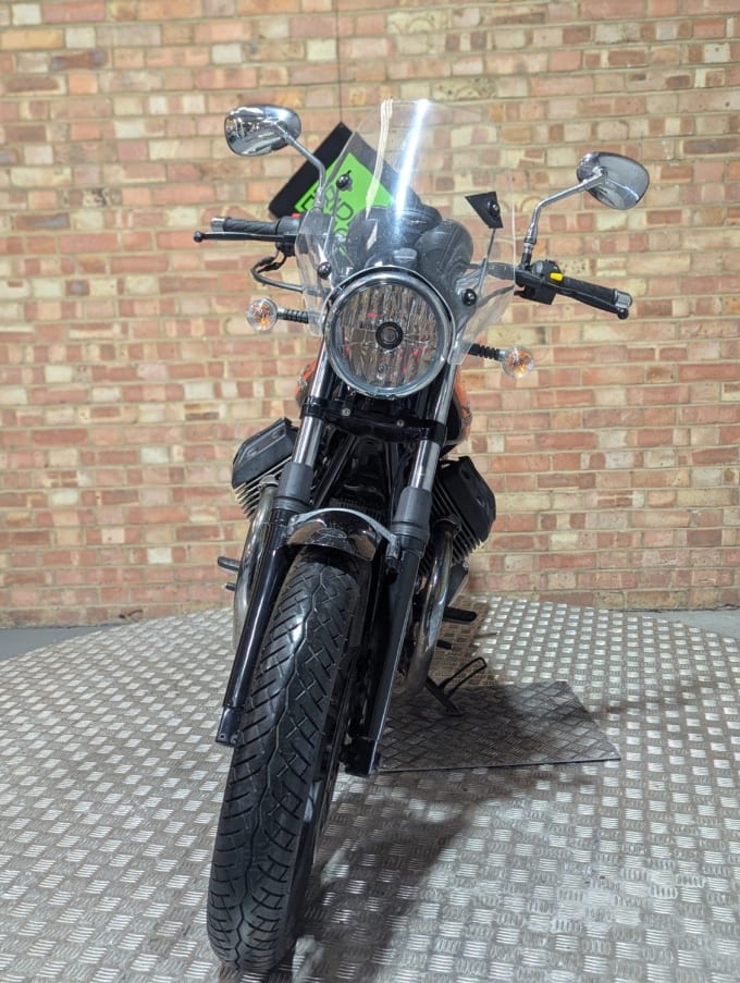 2025 Moto Guzzi V7