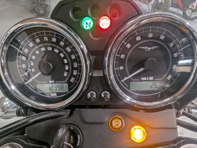 2025 Moto Guzzi V7