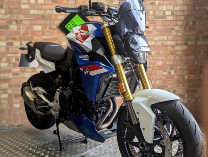 2025 BMW F900r