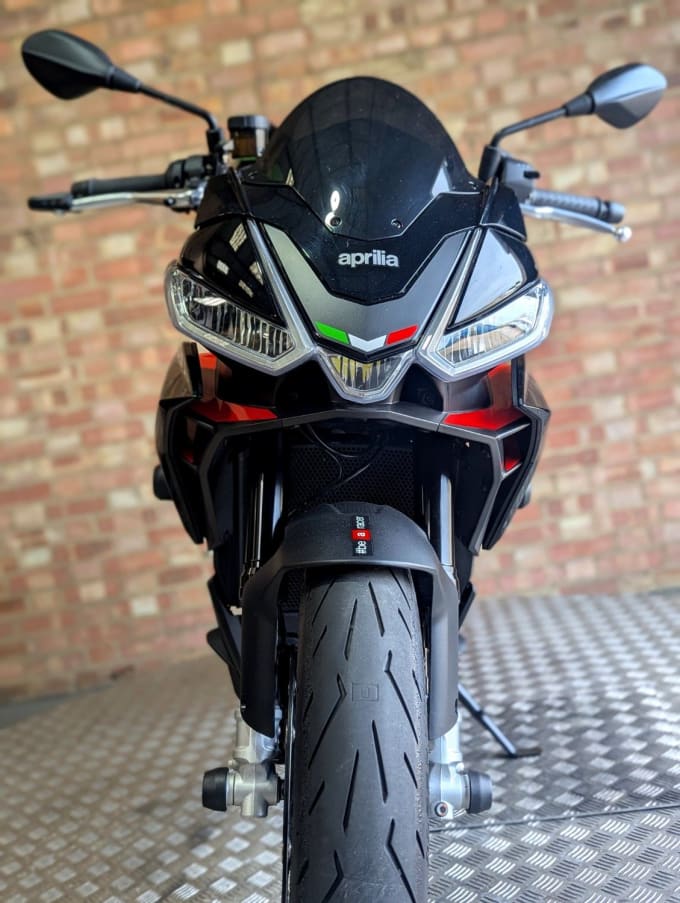 2025 Aprilia Tuono 660