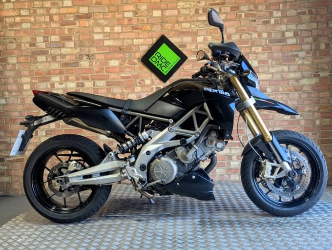 2025 Aprilia Dorsoduro 750