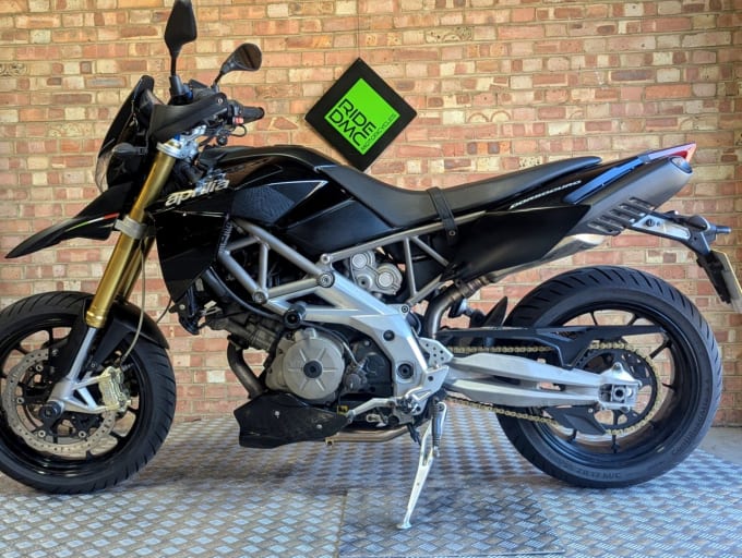 2025 Aprilia Dorsoduro 750