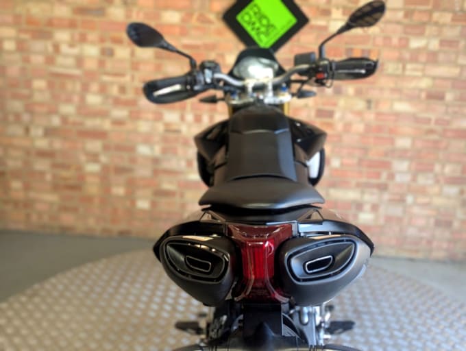 2025 Aprilia Dorsoduro 750