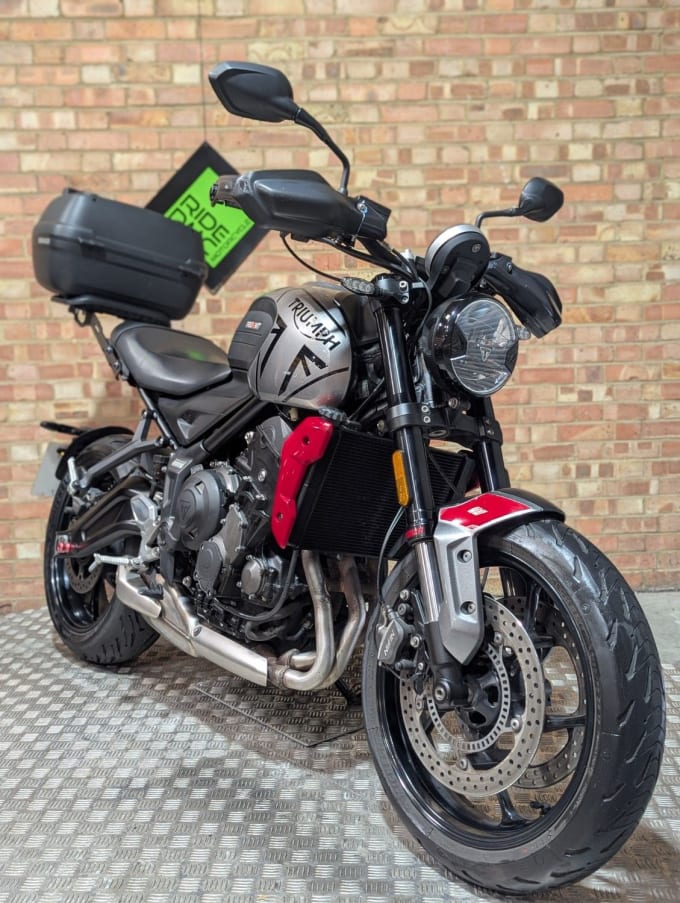 2025 Triumph Trident 660