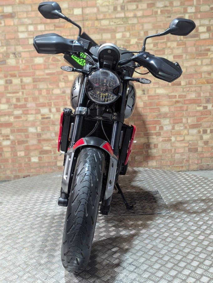 2025 Triumph Trident 660