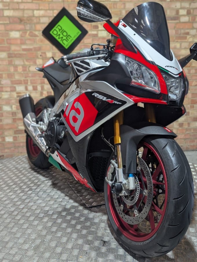 2025 Aprilia Rsv4