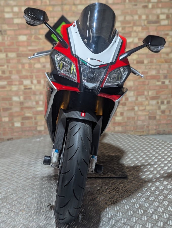 2025 Aprilia Rsv4