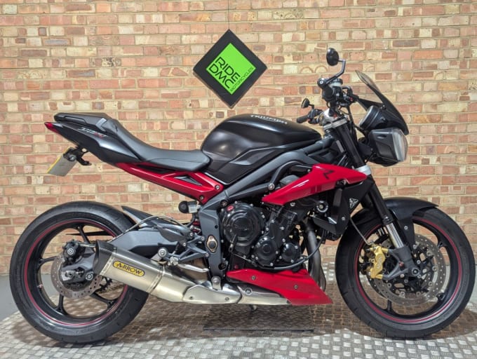2025 Triumph Street Triple 675