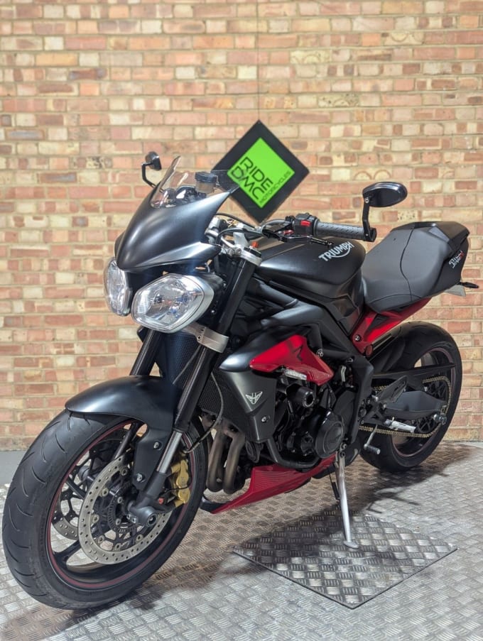 2025 Triumph Street Triple 675