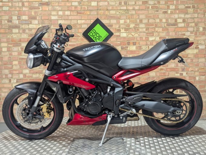 2025 Triumph Street Triple 675