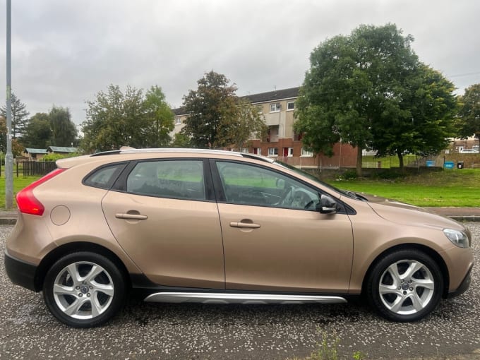 2024 Volvo V40