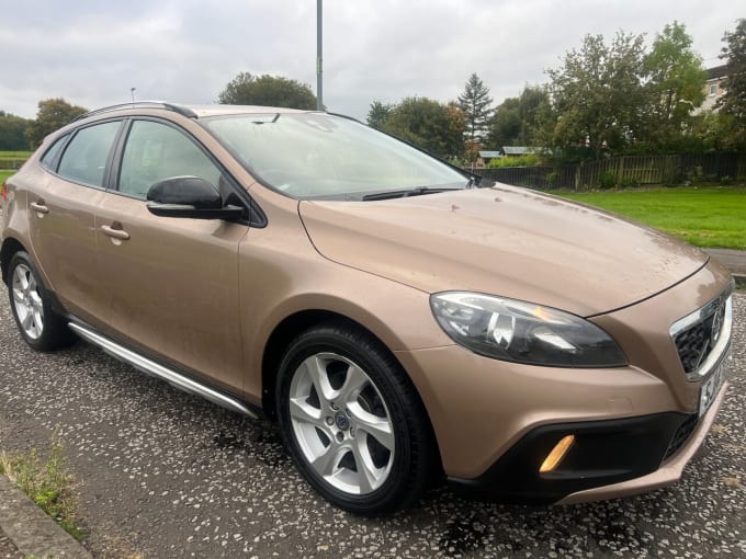 2024 Volvo V40