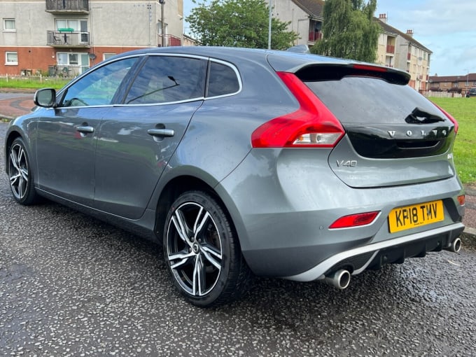 2025 Volvo V40