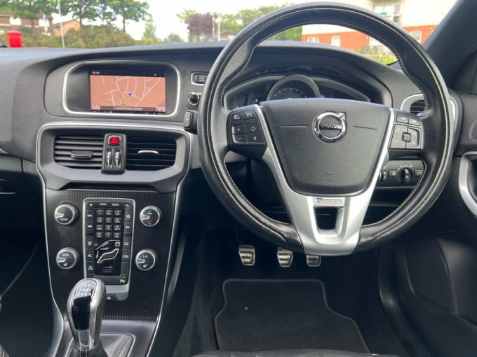 2025 Volvo V40