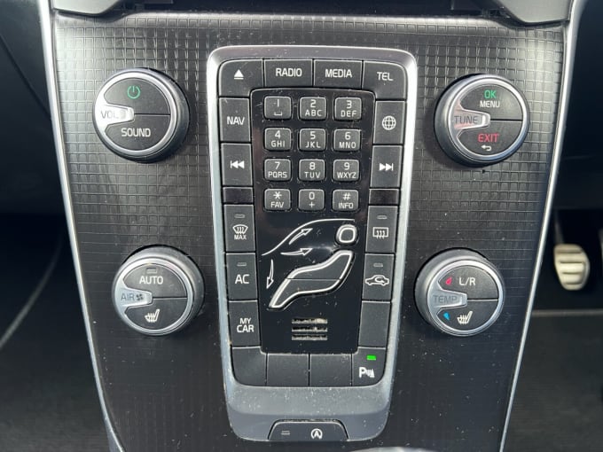 2025 Volvo V40