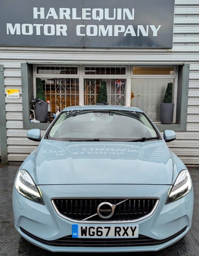 2024 Volvo V40