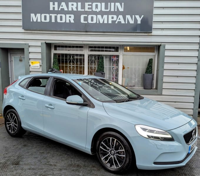 2024 Volvo V40