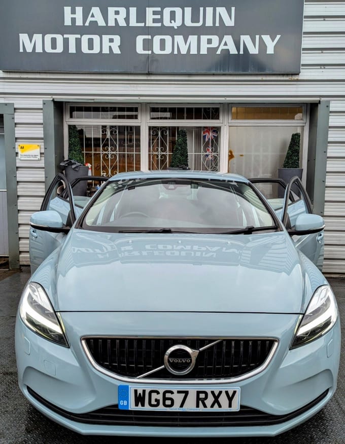 2024 Volvo V40