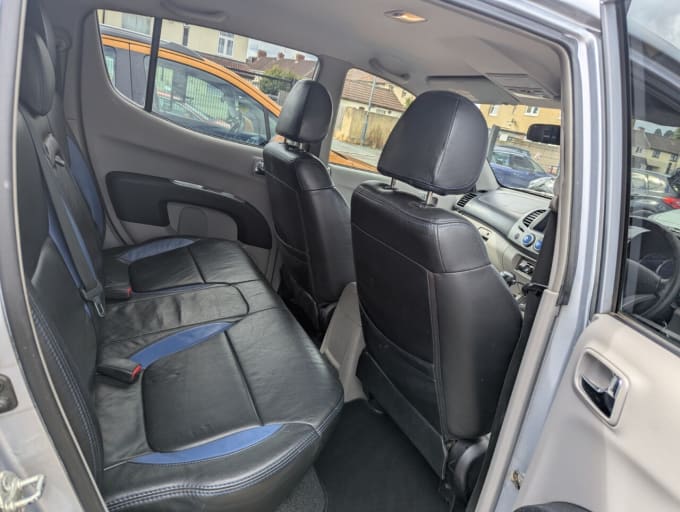 2025 Mitsubishi L200