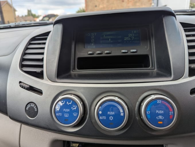 2025 Mitsubishi L200