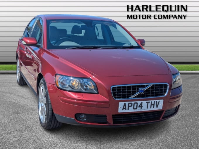 2025 Volvo S40
