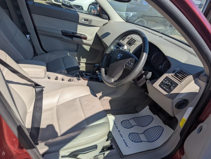 2025 Volvo S40