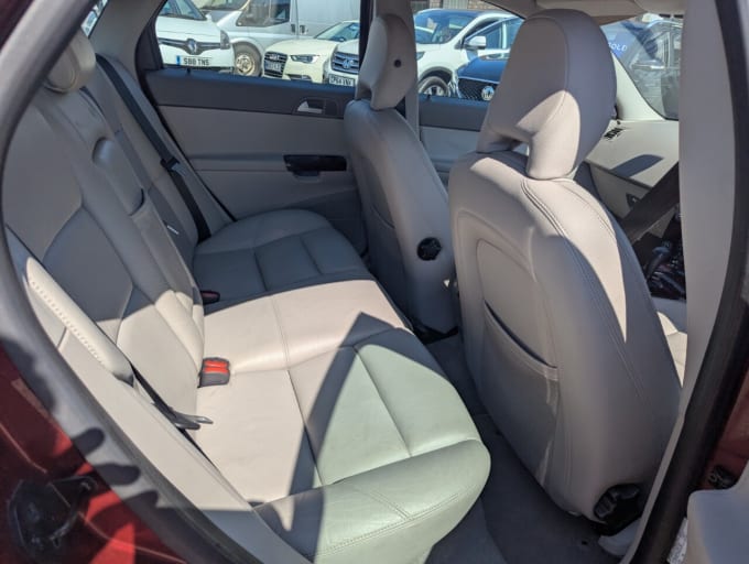 2025 Volvo S40