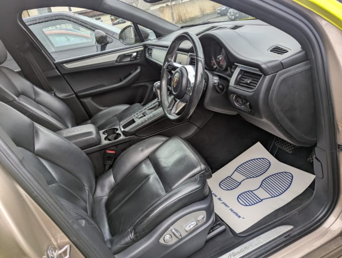 2015 Porsche Macan