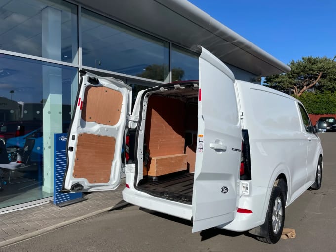 2024 Ford Transit Custom