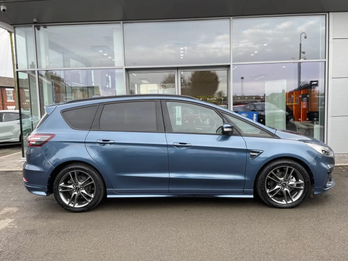 2022 Ford S-max