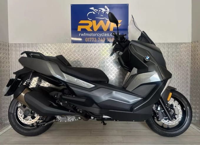 2025 BMW C400