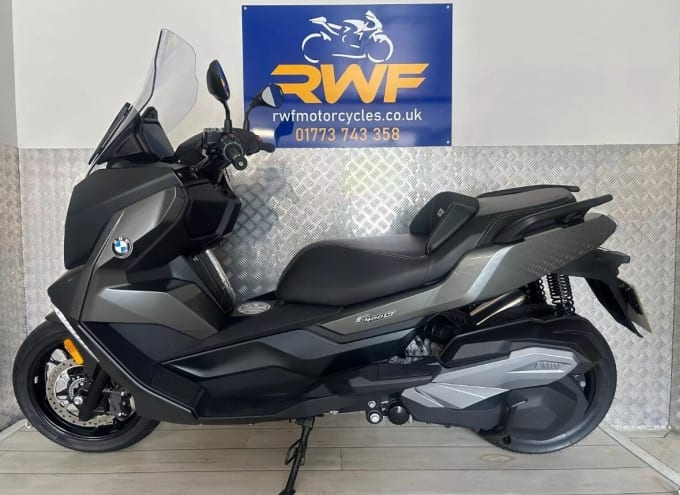 2025 BMW C400