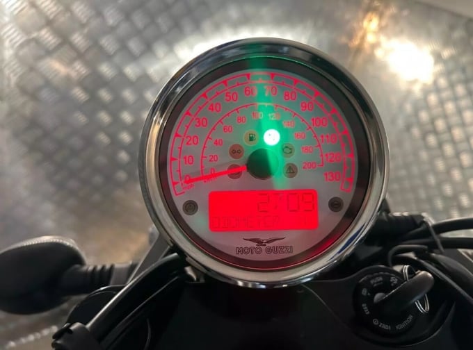 2025 Moto Guzzi V9 Bobber