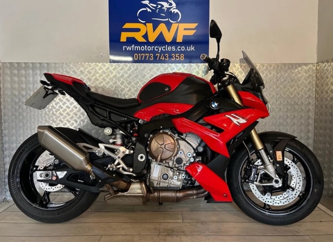 2025 BMW S 1000 R