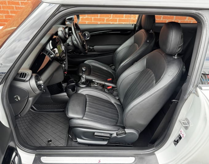 2025 Mini Hatch