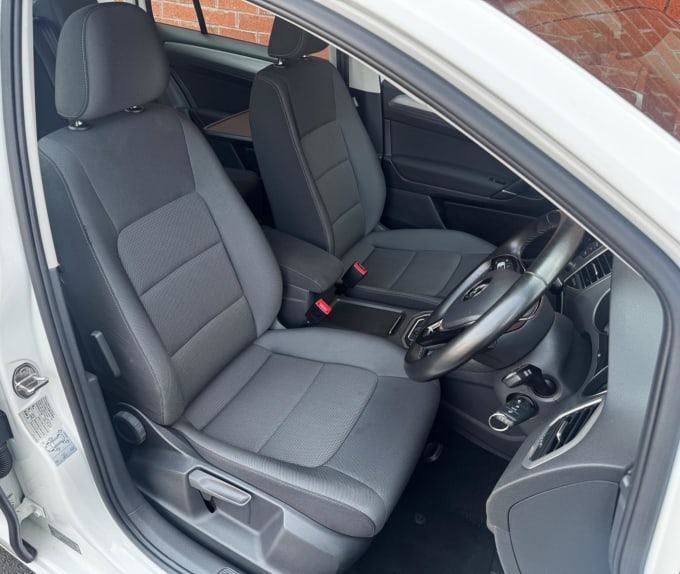 2025 Volkswagen Golf Sv