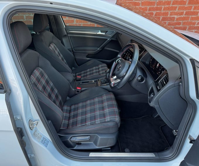 2025 Volkswagen Golf