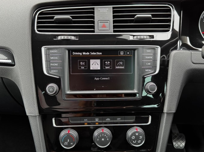 2025 Volkswagen Golf