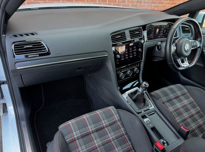 2025 Volkswagen Golf