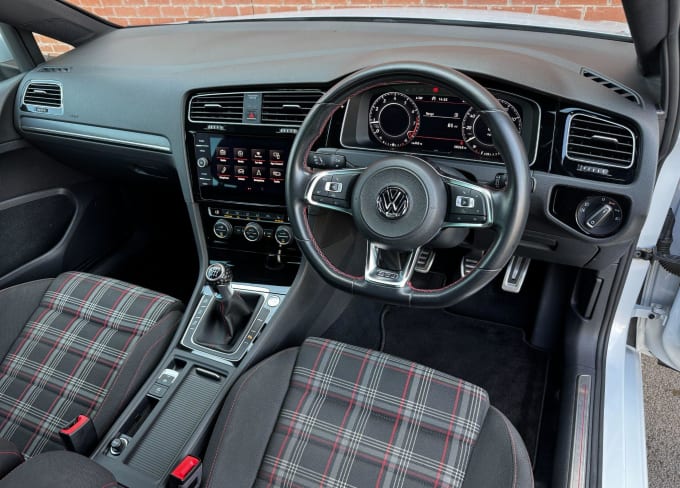 2025 Volkswagen Golf