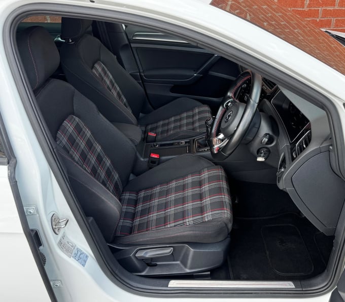 2025 Volkswagen Golf