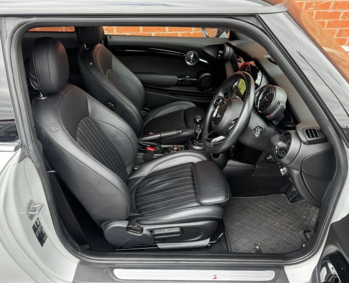 2025 Mini Hatch