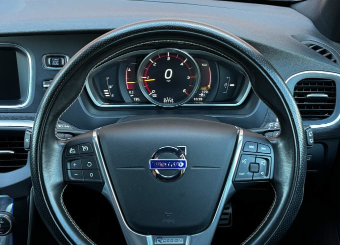 2024 Volvo V40