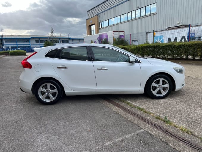 2024 Volvo V40