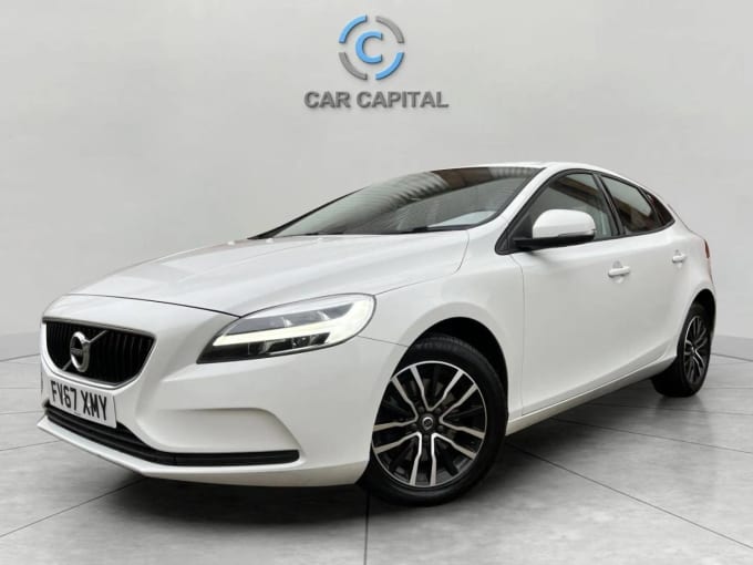 2025 Volvo V40