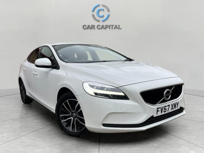 2025 Volvo V40